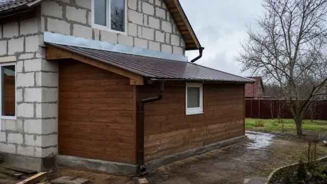 Крыша пристройки к дому: односкатная конструкция